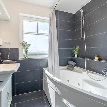 Ferienhaus-strand-hus-by-seeblick-ferien-oro-direkt-am-strand * Olpenitz