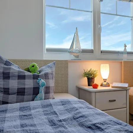 Ferienhaus-strand-hus-by-seeblick-ferien-oro-direkt-am-strand * Olpenitz