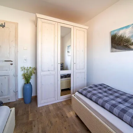 Ferienhaus-strand-hus-by-seeblick-ferien-oro-direkt-am-strand Villa